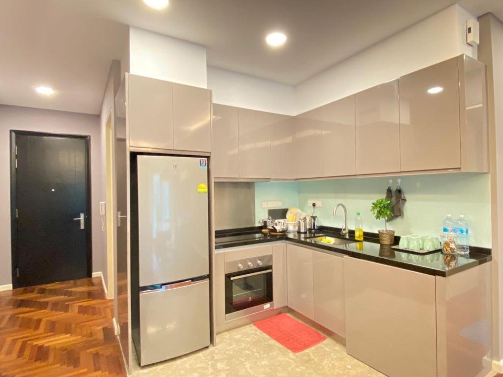 Vista Residences Free Wi-fi & 1 Parking Apartment *